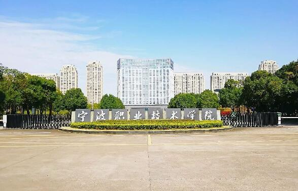 500強(qiáng)企業(yè)“組團(tuán)”搶人,，這所高職院校畢業(yè)生緣何成為“香餑餑”？