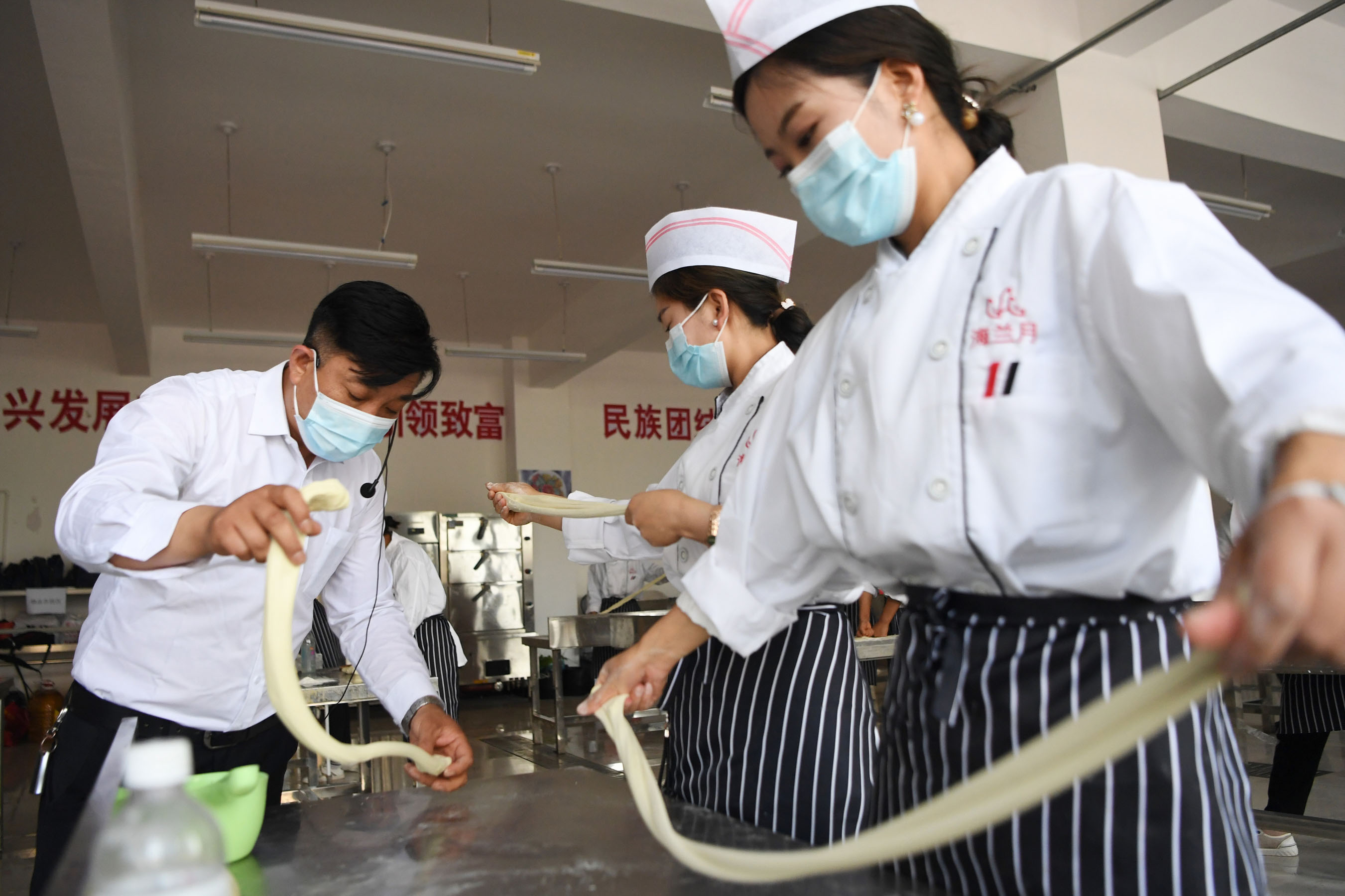 “保特色”與“重規(guī)范”可否兼得,？